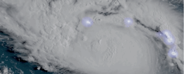 Die vielen Blitze des Hurrikans Dorian