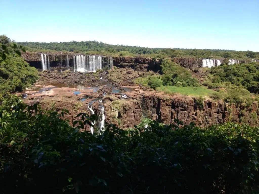 Die ausgetrockneten Iguazú-Fälle